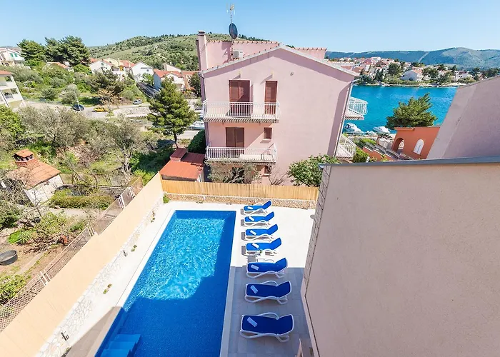 Apartments Pralija