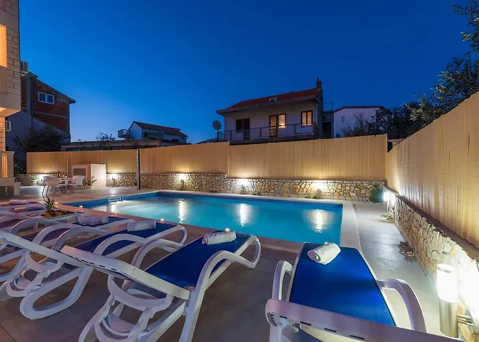 Apartments Pralija