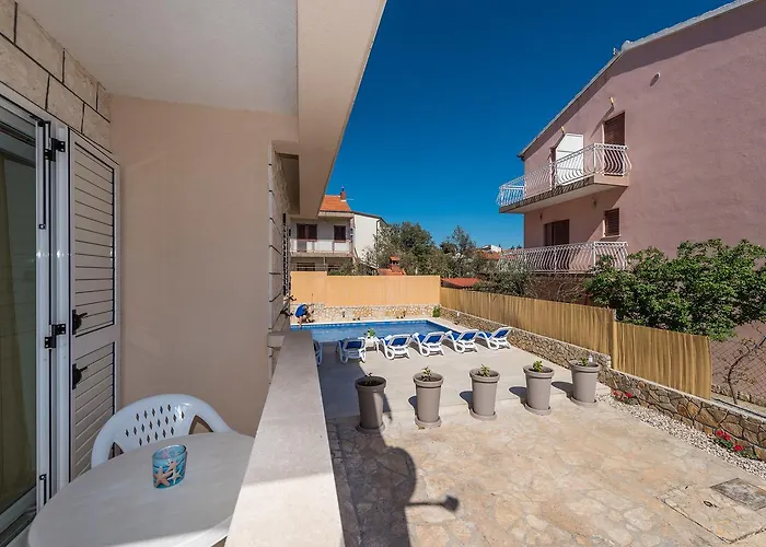 Apartments Pralija
